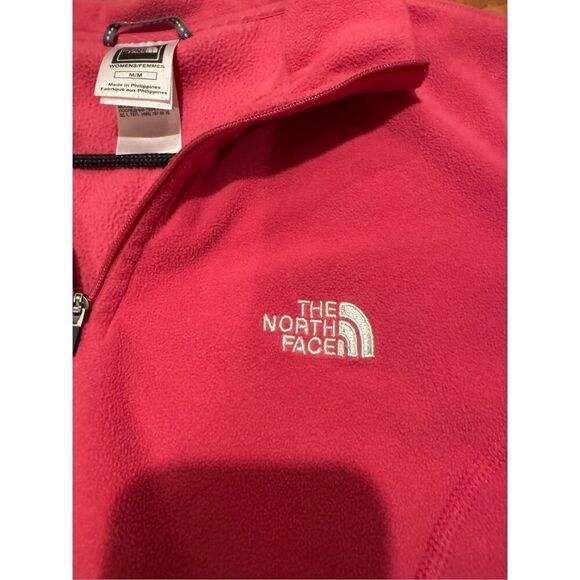 Women’s North face quarter zip - Picture 2 of 4